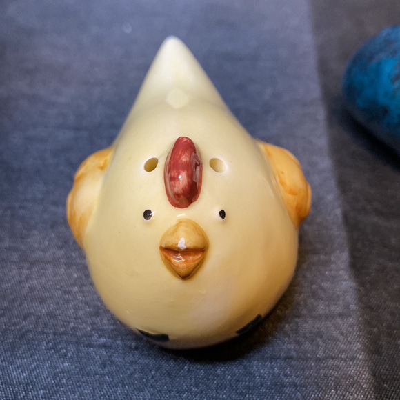 Cute Hen and Rooster Salt andPepper Shakers - Picture 5 of 15